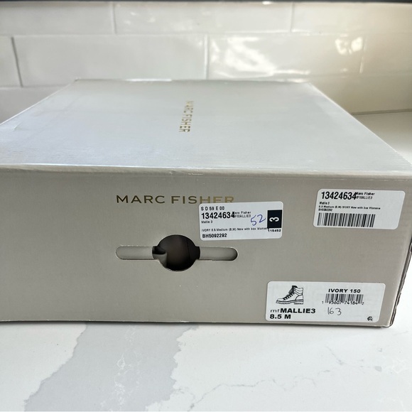 Marc Fisher Womens Mallie 3 Ivory Lace Up Round Toe Winter Boot New With Box 8.5 - Picture 12 of 13